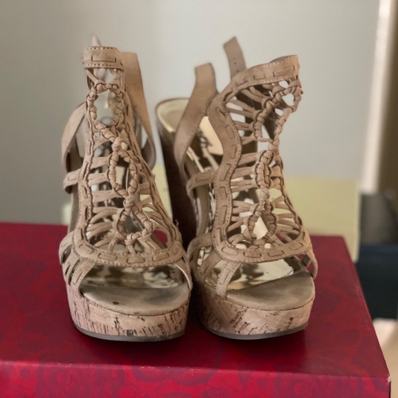 CARLOS BY CARLOS SANTANA cork heel beige, wedge heel sandals, size 8 - Picture 2 of 3